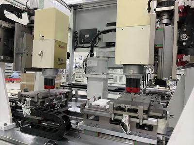 數控工作臺旋鉚機